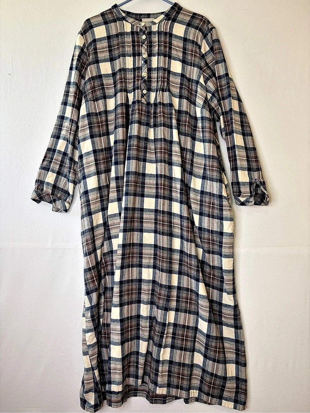 L.L.Bean Scotch Plaid Flannel Nightgown 2X Plus Blue Beige Pintuck Maxi Pocket